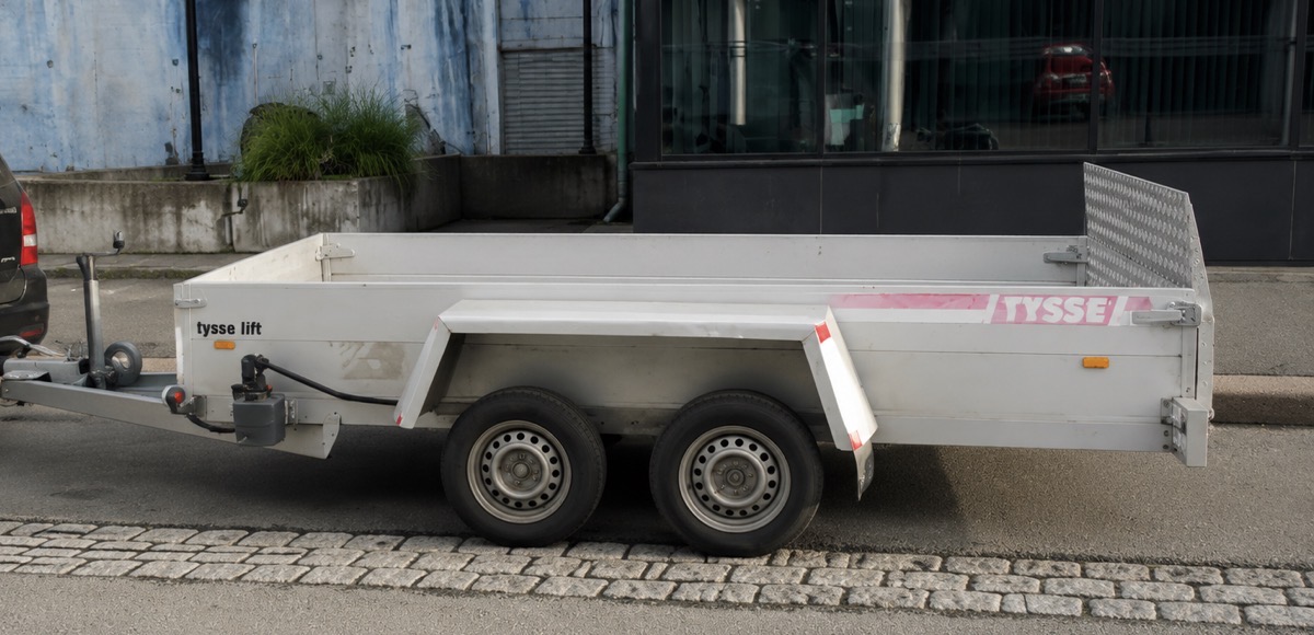 Tysse Lift maskinhenger sett fra siden
